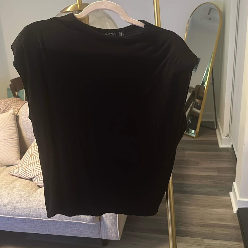 NastyGal Black Muscle tee with padded shoulders, size 4